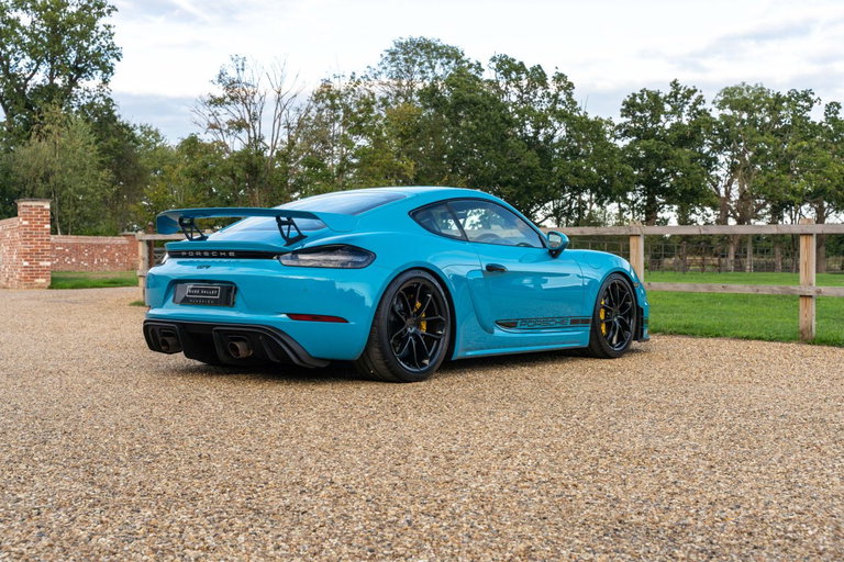 Porsche 718 Cayman GT4