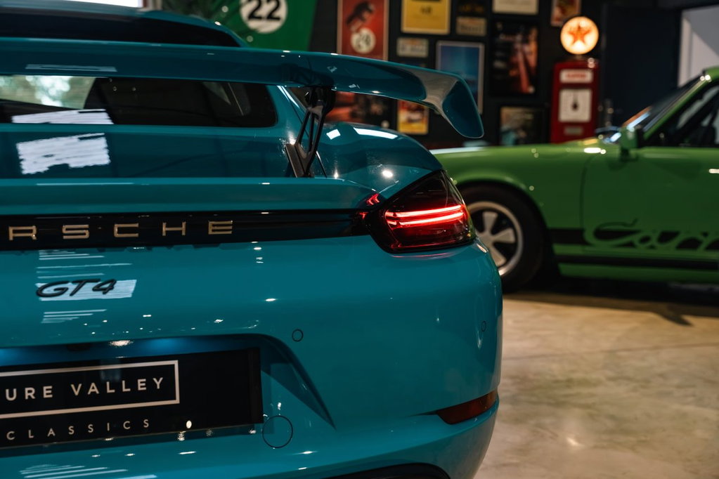Porsche 718 Cayman GT4