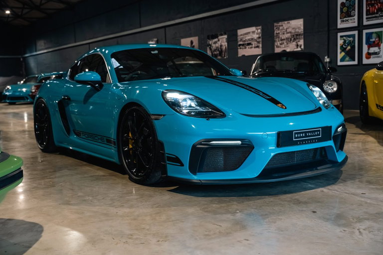 Porsche 718 Cayman GT4
