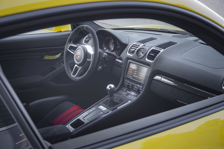 Porsche 981 Cayman GT4