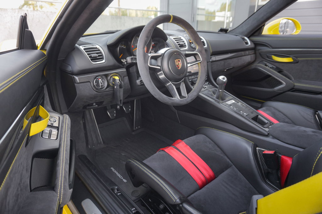 Porsche 981 Cayman GT4