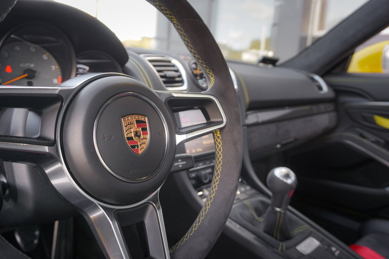 Porsche 981 Cayman GT4