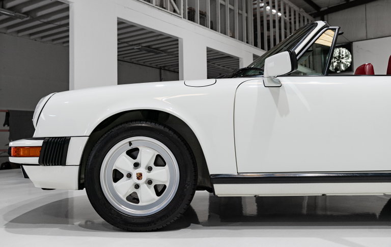 Porsche 911 Carrera 3.2 (US)