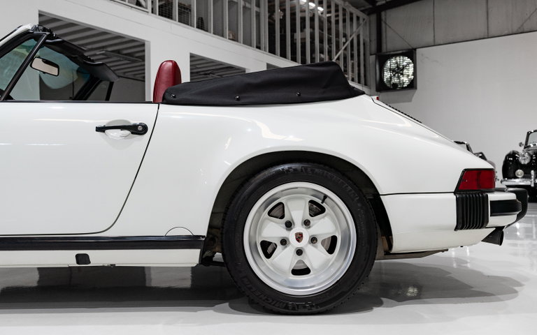 Porsche 911 Carrera 3.2 (US)