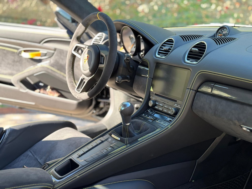 Porsche 718 Cayman GT4