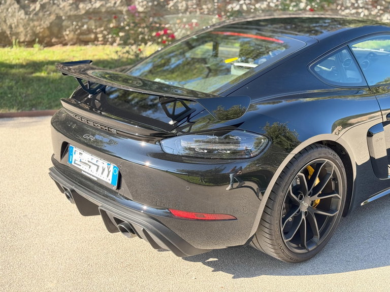Porsche 718 Cayman GT4