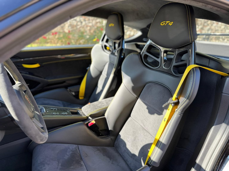 Porsche 718 Cayman GT4