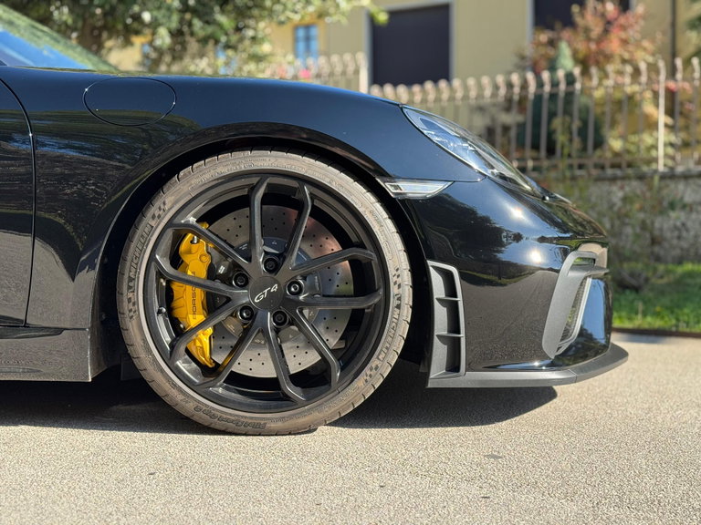 Porsche 718 Cayman GT4