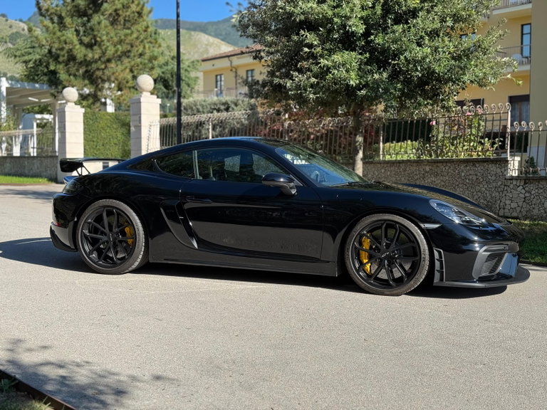 Porsche 718 Cayman GT4
