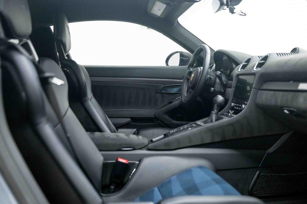 Porsche 718 Cayman GT4 RS
