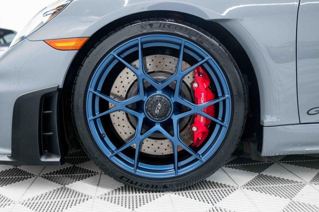 Porsche 718 Cayman GT4 RS