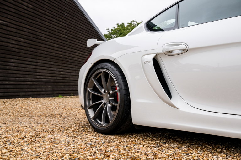 Porsche 981 Cayman GT4