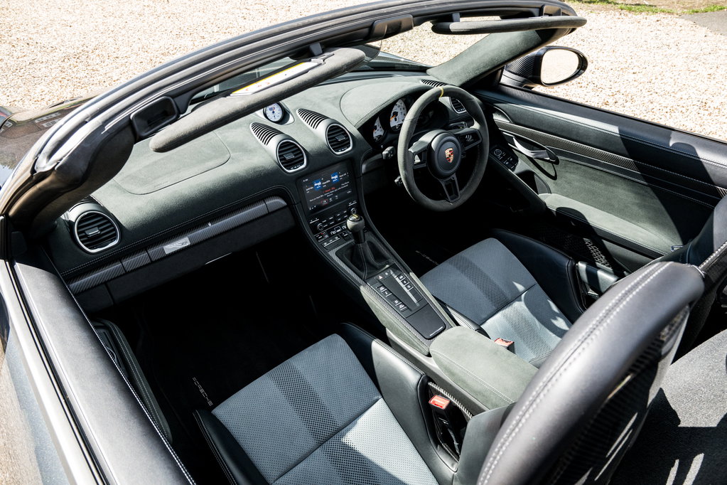 Porsche 718 Spyder RS