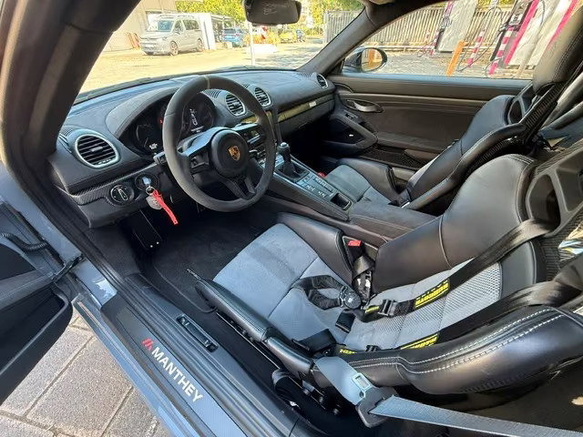 Porsche 718 Cayman GT4 RS