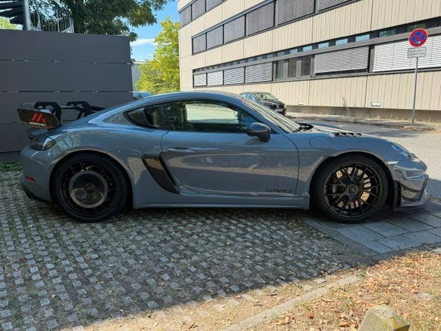 Porsche 718 Cayman GT4 RS