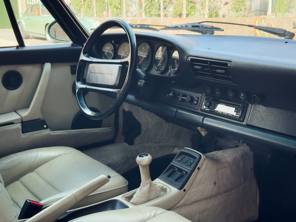 Porsche 964 Carrera 4