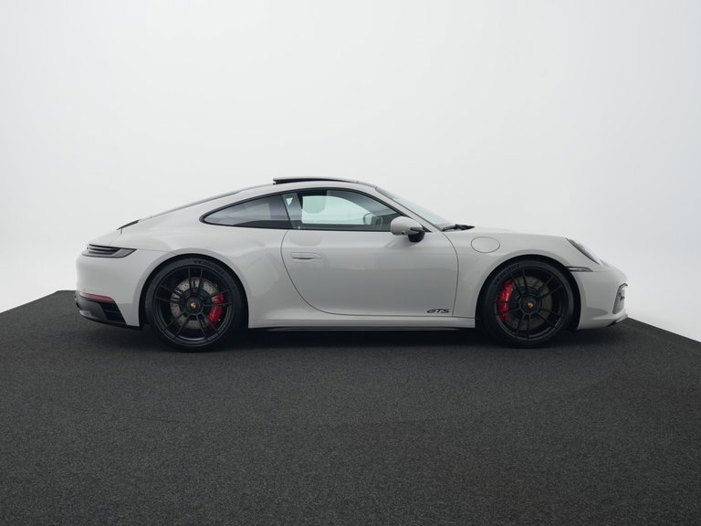 Porsche 992 Carrera 4 GTS