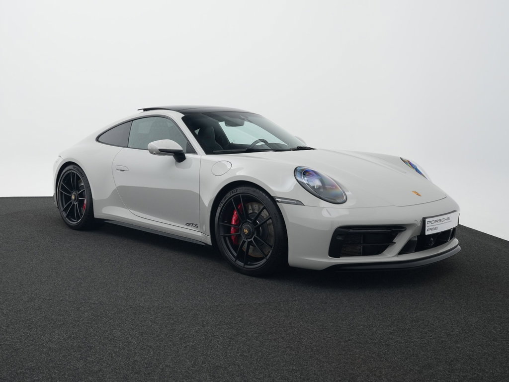 Porsche 992 Carrera 4 GTS