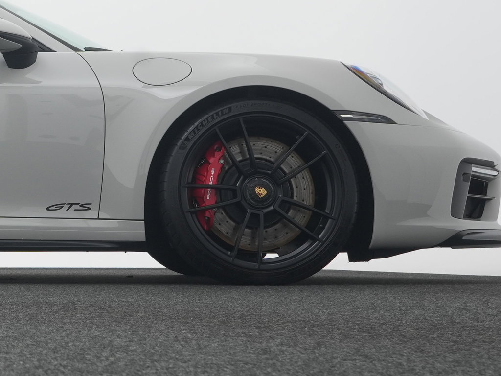 Porsche 992 Carrera 4 GTS