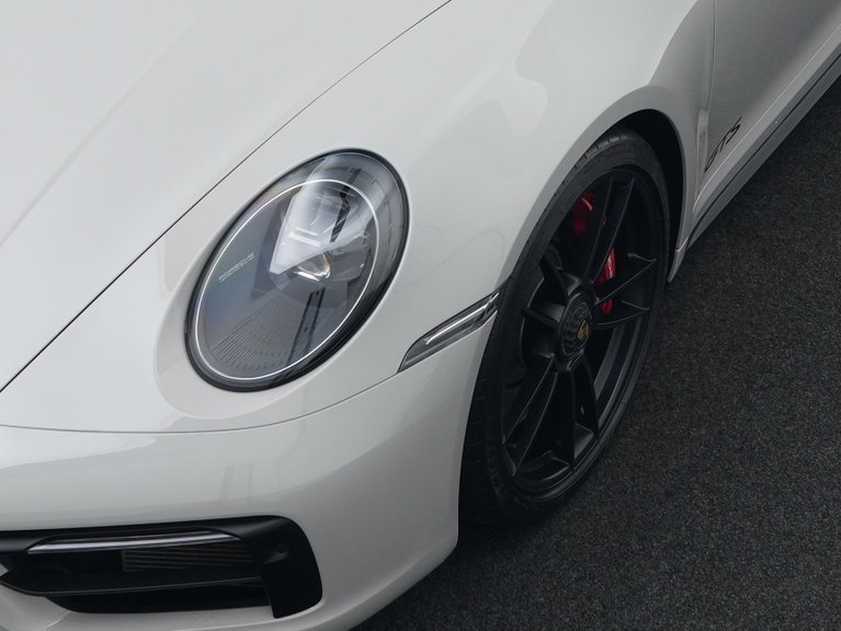 Porsche 992 Carrera 4 GTS