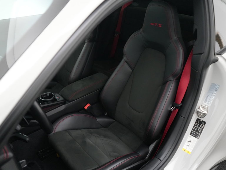 Porsche 992 Carrera 4 GTS