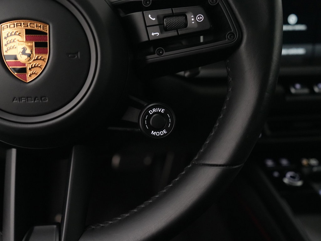 Porsche 992 Carrera 4 GTS