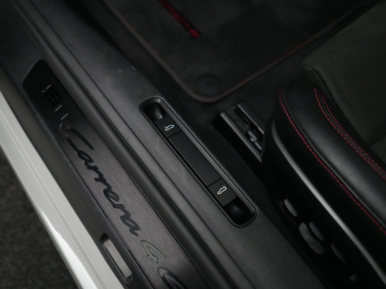 Porsche 992 Carrera 4 GTS