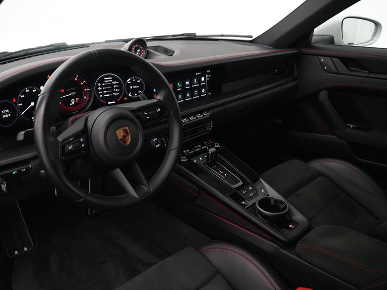 Porsche 992 Carrera 4 GTS