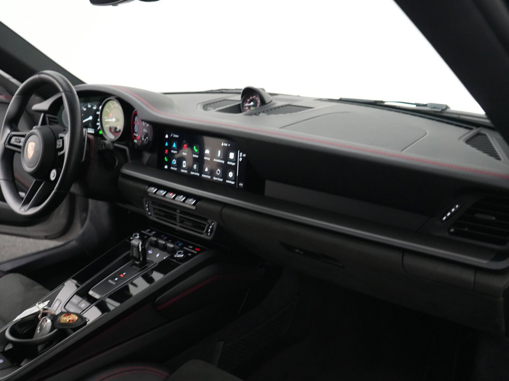 Porsche 992 Carrera 4 GTS