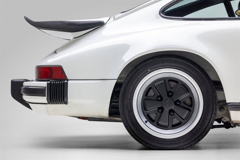 Porsche 911 Carrera 3.2 (US)