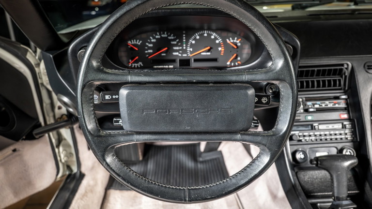 Porsche 928 S4