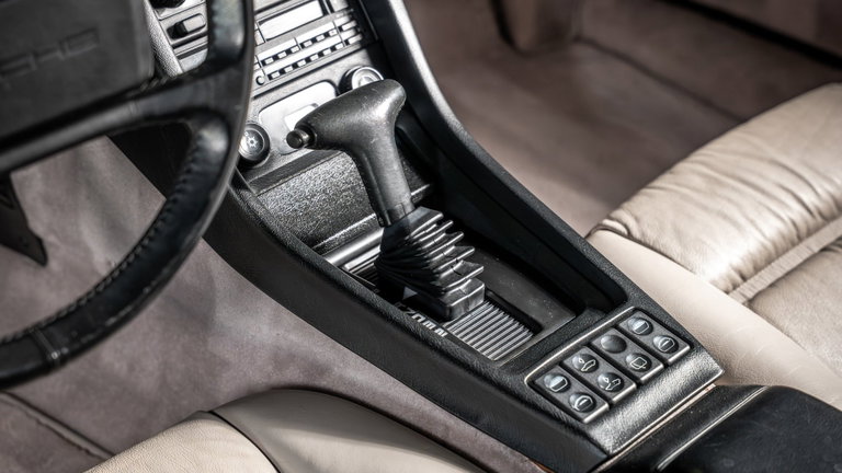 Porsche 928 S4