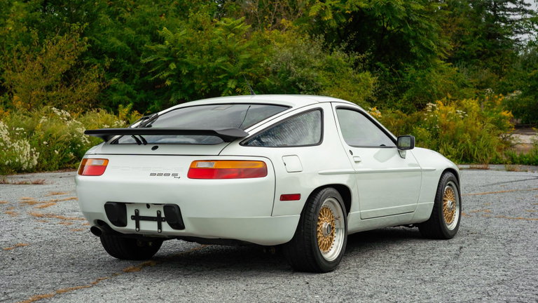 Porsche 928 S4