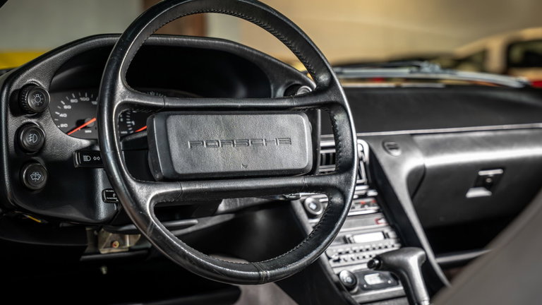 Porsche 928 S4