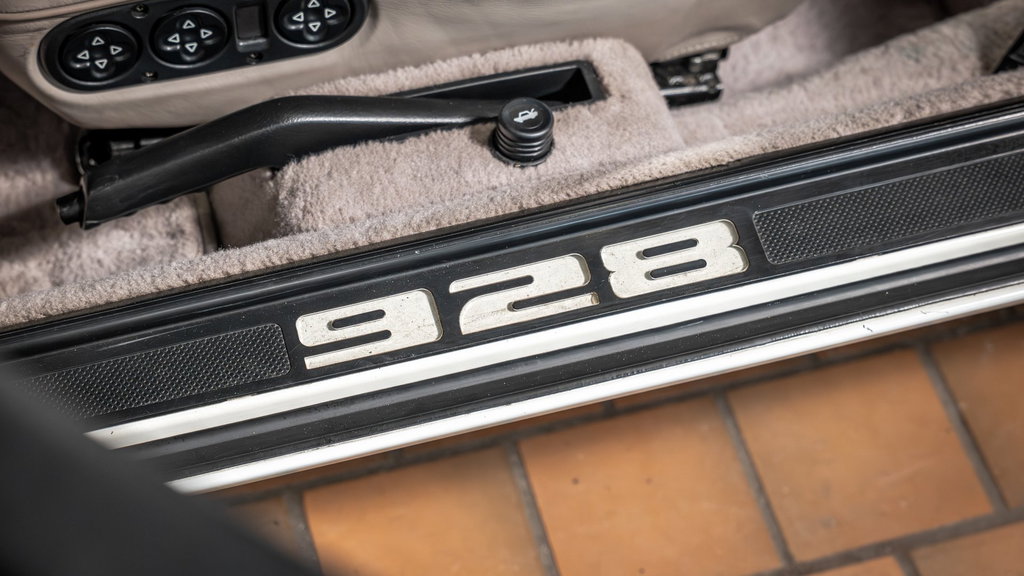 Porsche 928 S4