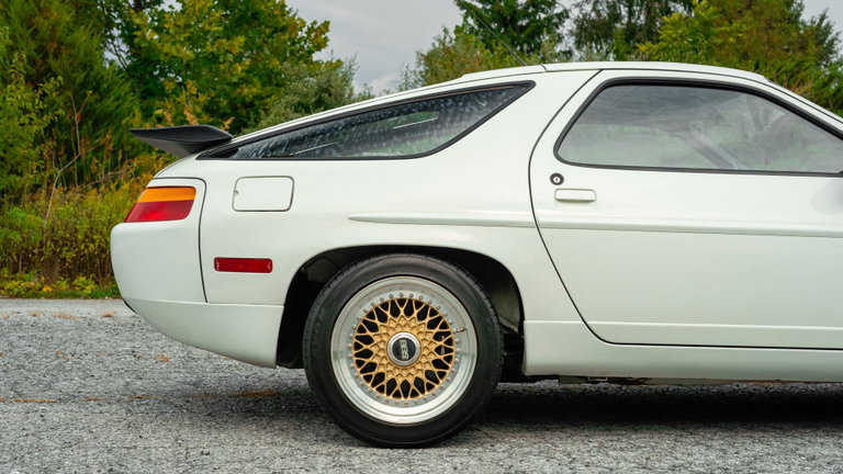 Porsche 928 S4