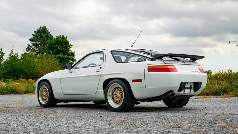 Porsche 928 S4