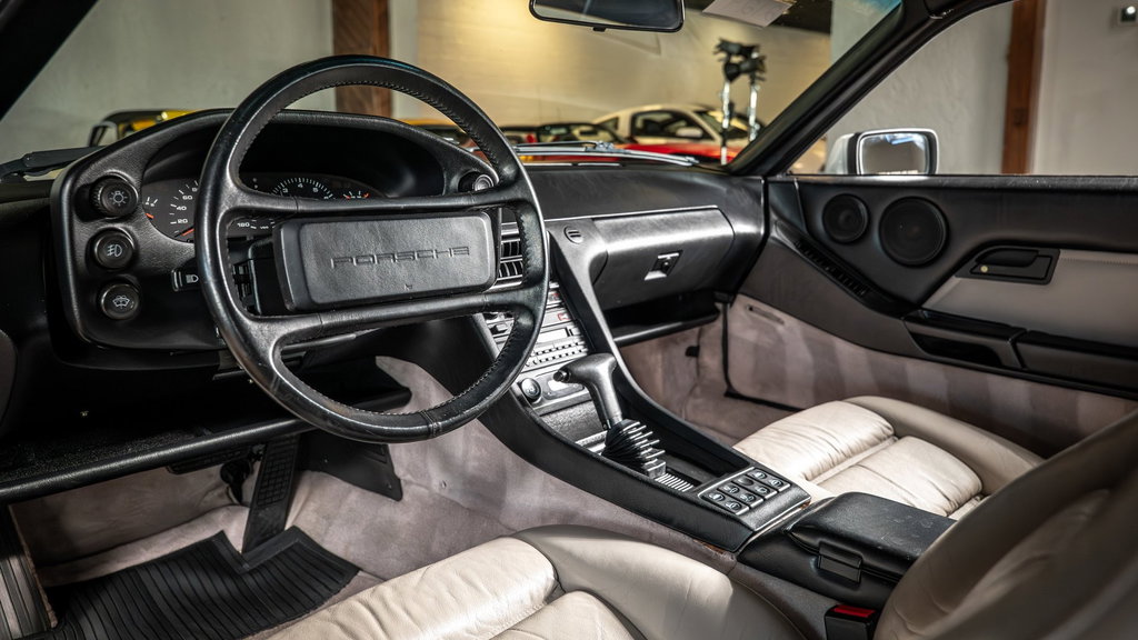 Porsche 928 S4