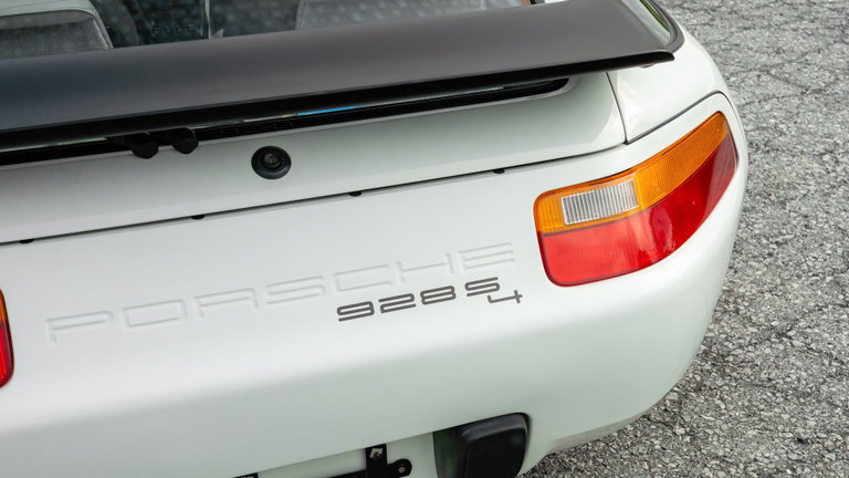 Porsche 928 S4