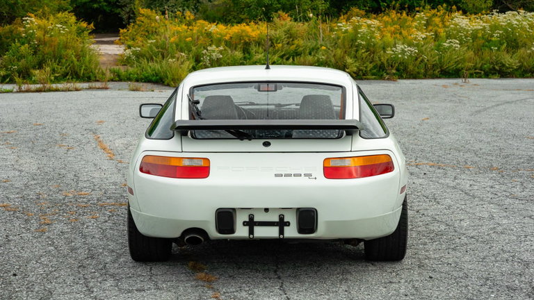 Porsche 928 S4
