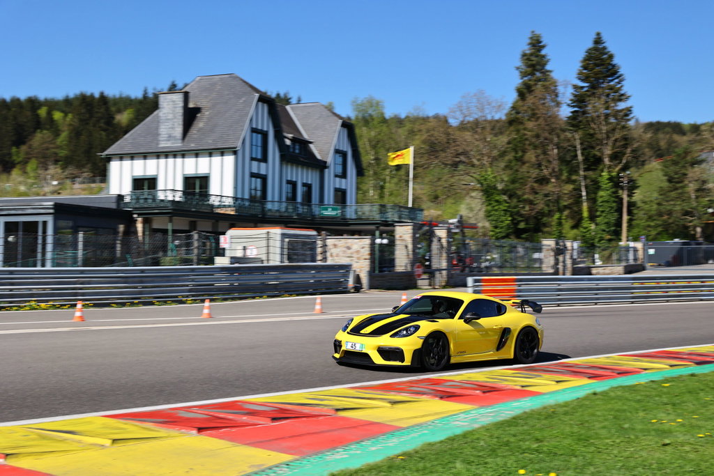 Porsche 718 Cayman GT4 RS