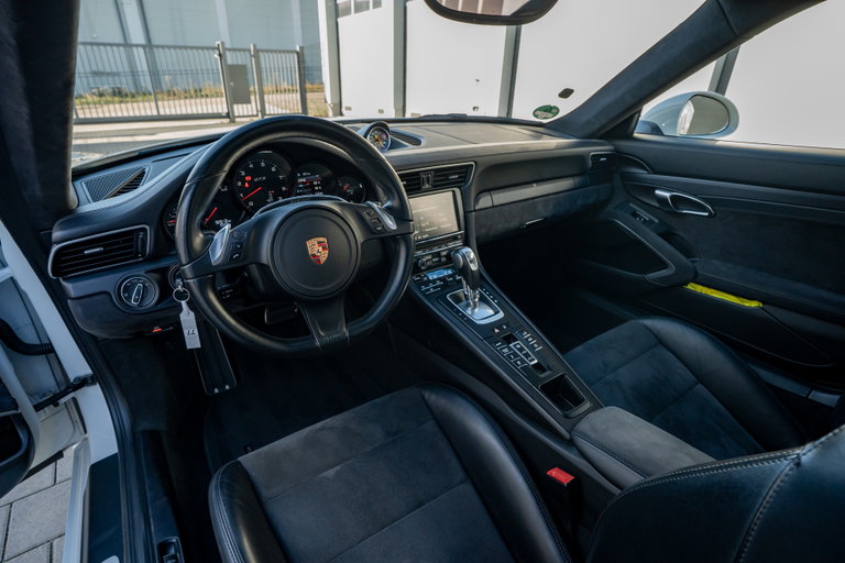 Porsche 991 Carrera GTS