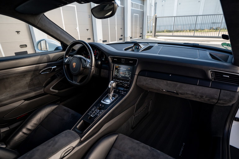 Porsche 991 Carrera GTS