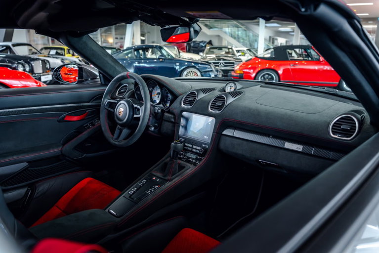 Porsche 718 Spyder RS