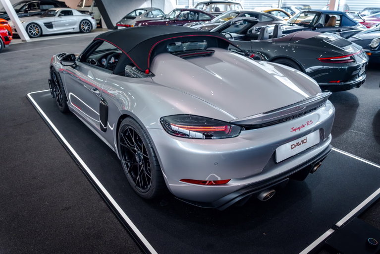 Porsche 718 Spyder RS