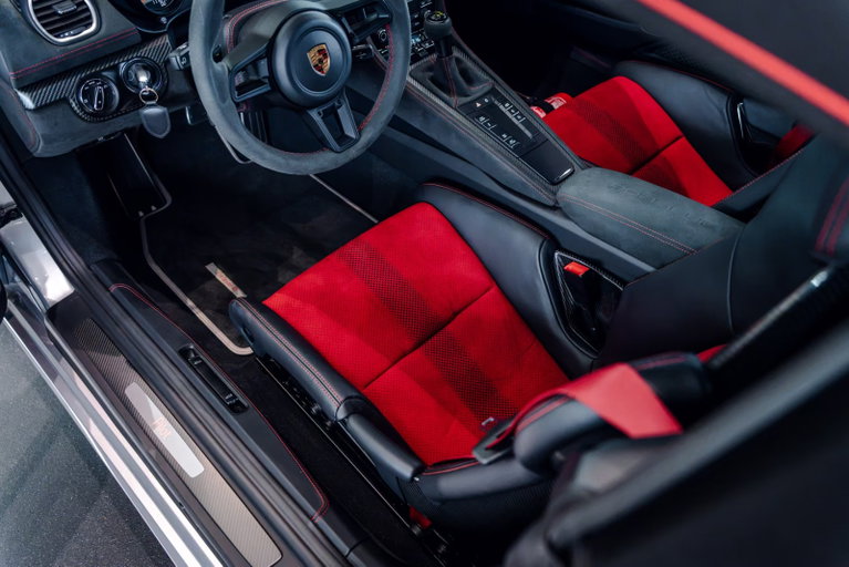 Porsche 718 Spyder RS