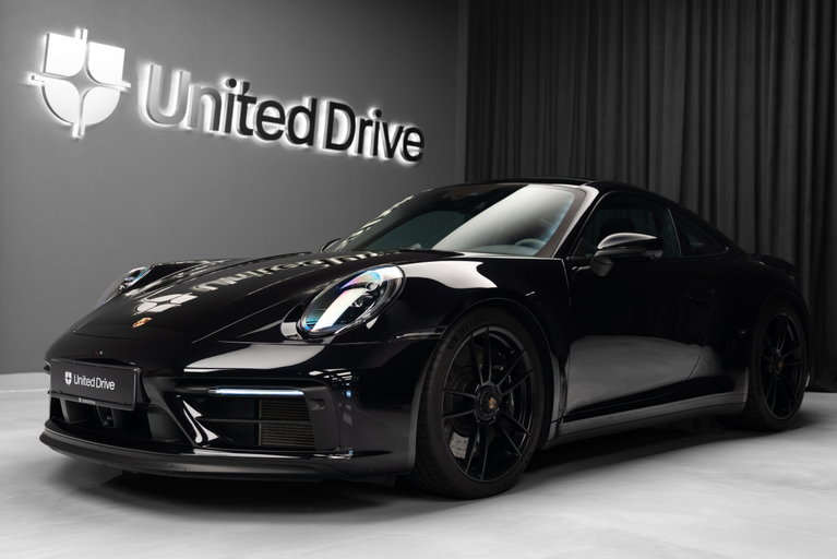 Porsche 992 Carrera 4 GTS