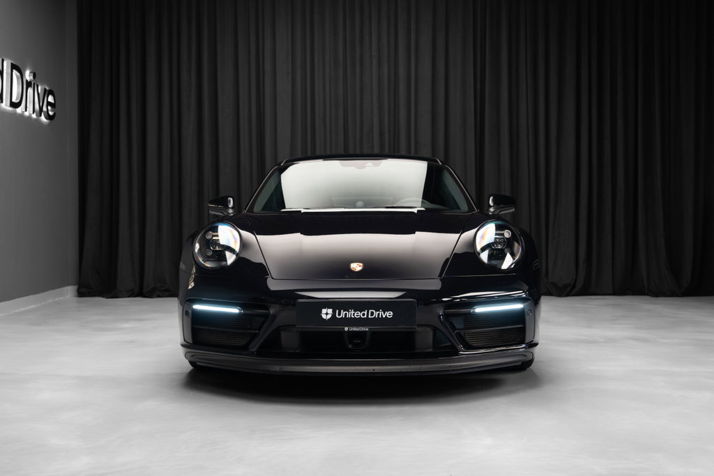 Porsche 992 Carrera 4 GTS