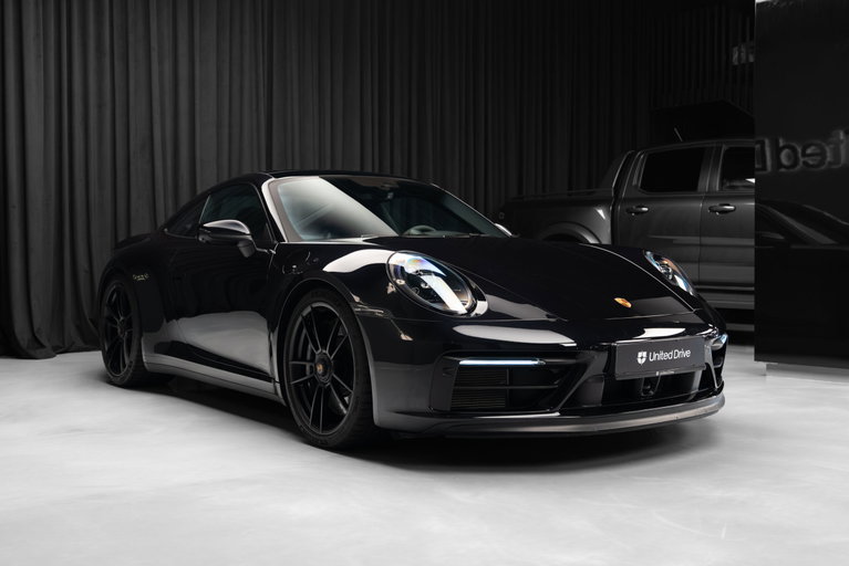 Porsche 992 Carrera 4 GTS