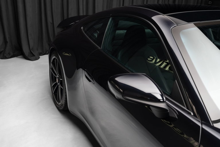 Porsche 992 Carrera 4 GTS
